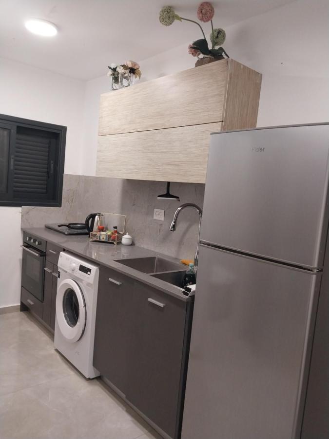 Apartamento שירת דבורה בבני ברק Giv'at Shemu'el Exterior foto