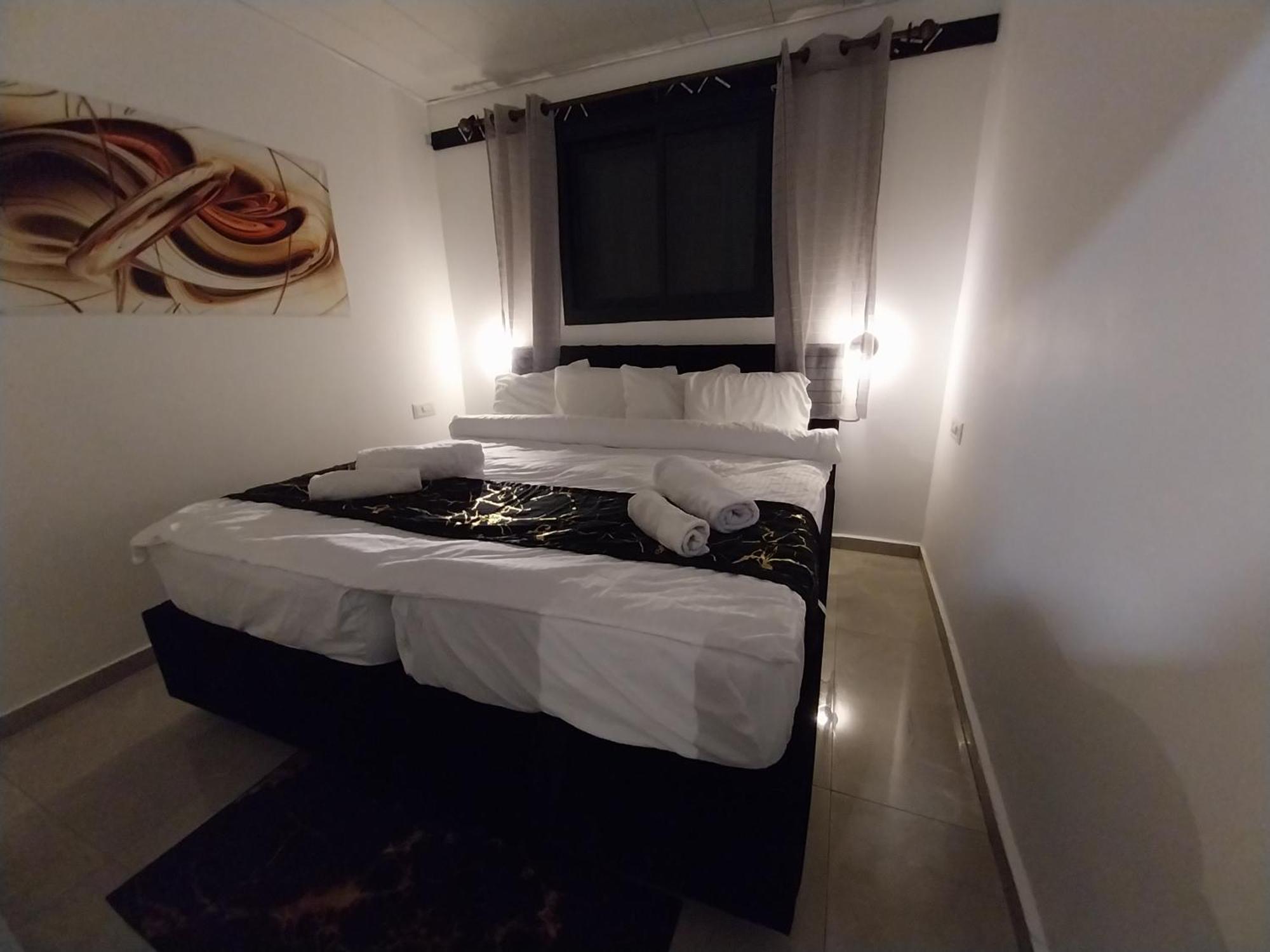 Apartamento שירת דבורה בבני ברק Giv'at Shemu'el Exterior foto