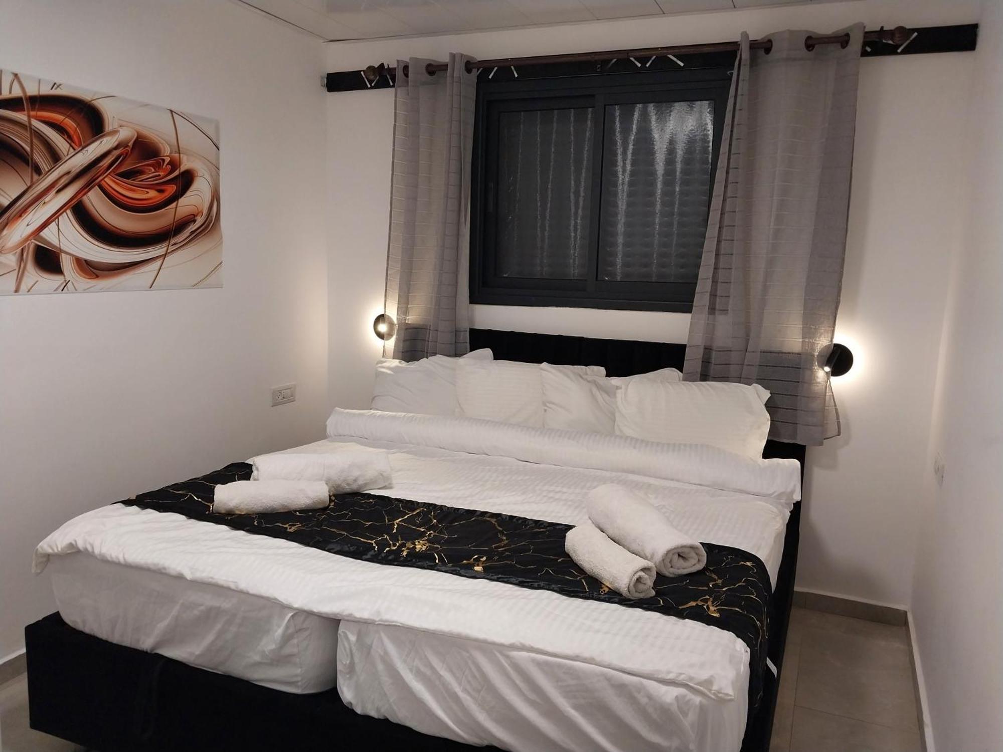 Apartamento שירת דבורה בבני ברק Giv'at Shemu'el Exterior foto