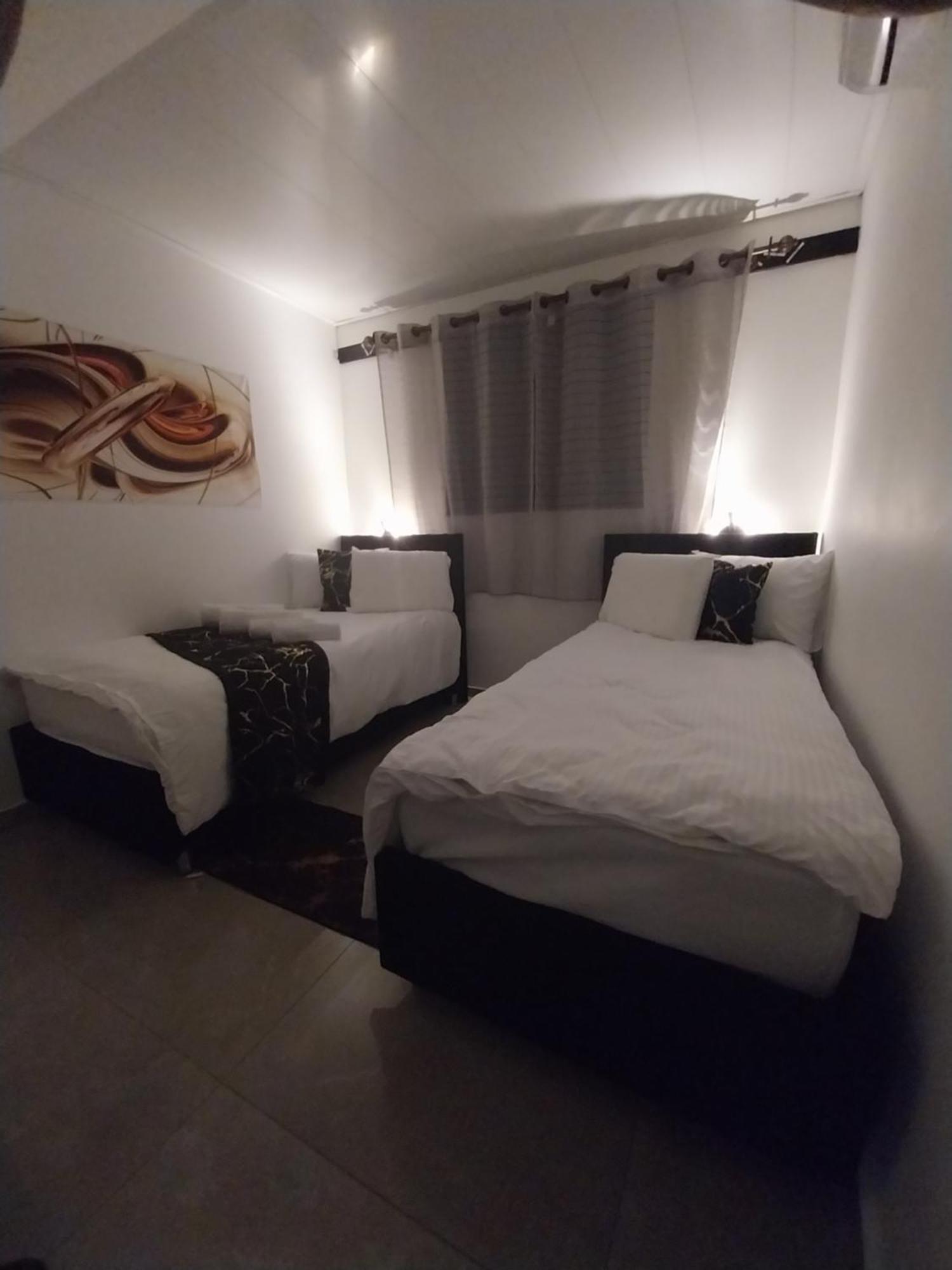 Apartamento שירת דבורה בבני ברק Giv'at Shemu'el Exterior foto