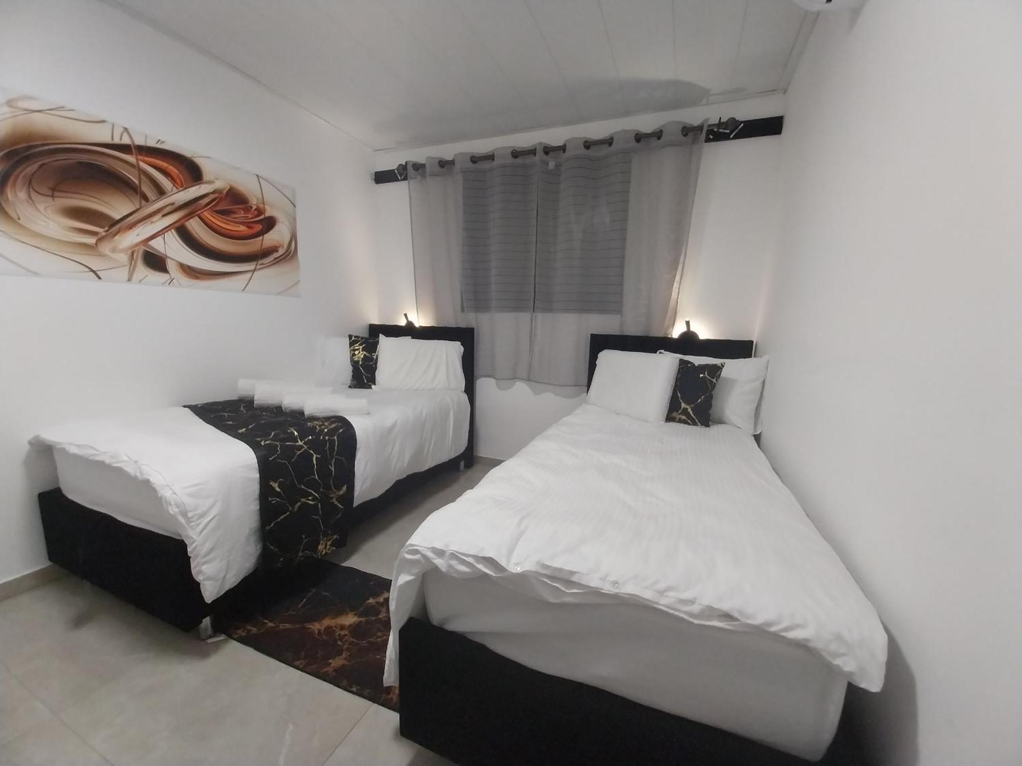 Apartamento שירת דבורה בבני ברק Giv'at Shemu'el Exterior foto